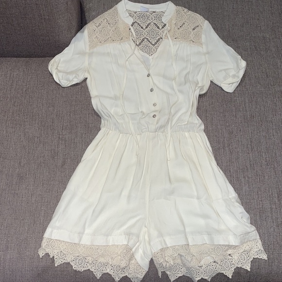 *NWOT* Urban Outfitters Somedays Lovin short sleeve romper - Picture 2 of 9